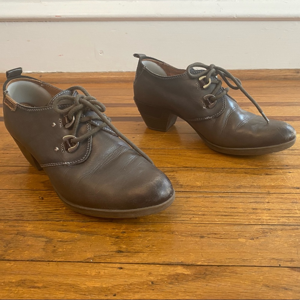 Pikolino Oxford-style shoes, size 39 / 8.5. 2” heel, dark gray/brown.